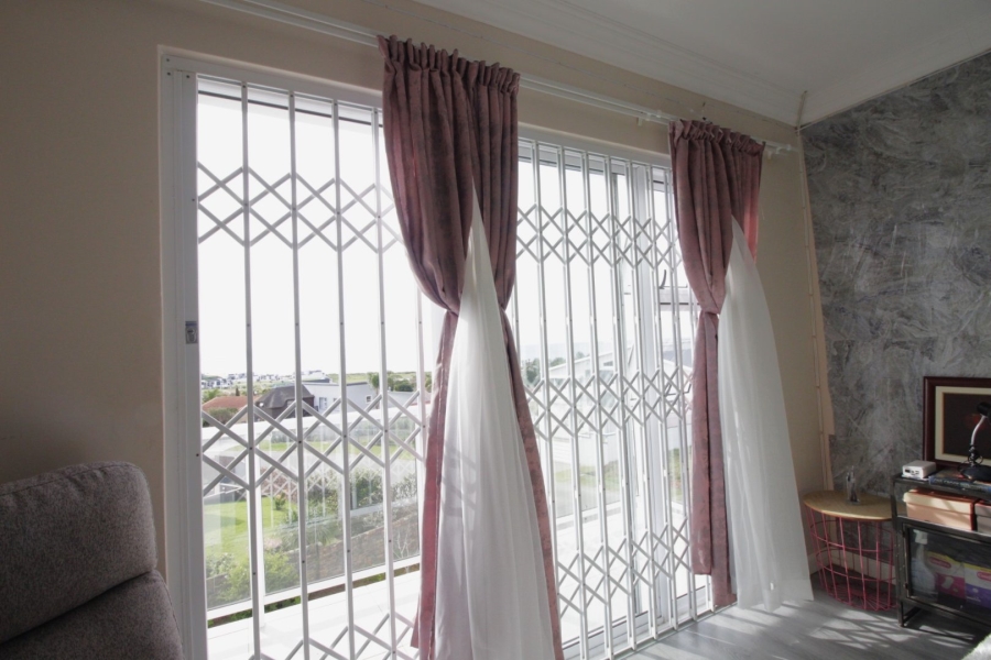 3 Bedroom Property for Sale in Wavecrest Eastern Cape